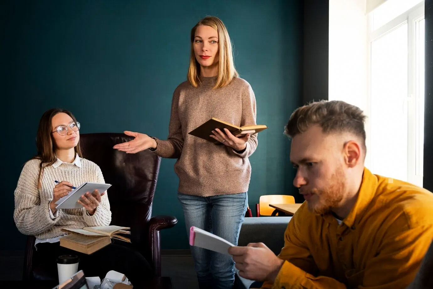 Team planning next steps for análisis y pronóstico de demanda para cadenas minoristas y e-commerce